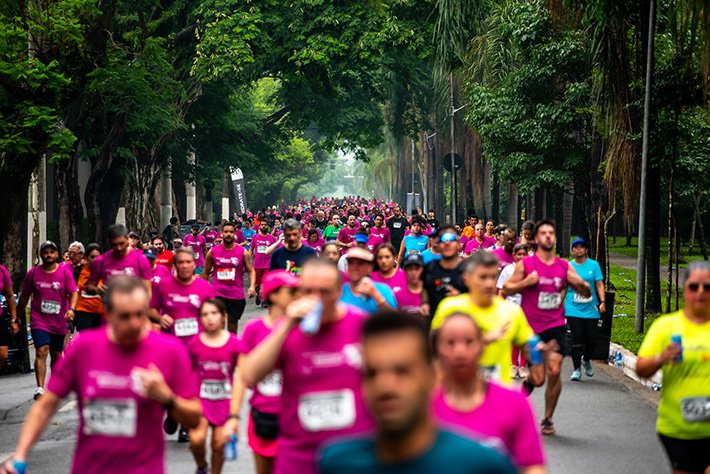 Corrida: A Ciência de Correr Mais Rápido e Por Que o Esforço Bruto Atrapalha Sua Performance